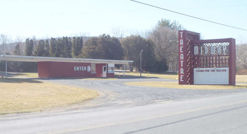 Flea Market sets its new site underway at Drive-in Theatre
